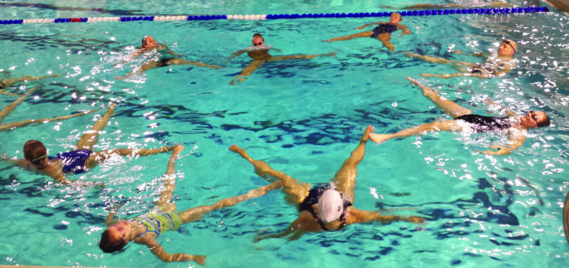 (Photo by Blake Willis, photography editor) Synchronized swimmers practice and learn in the rec center pool