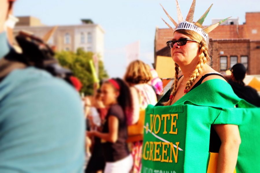 A protestor goes Green in support of third-party candidates. Photo by Erika Williams.