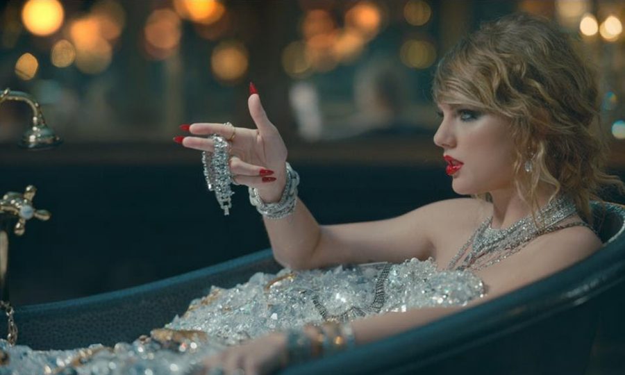 Swift bathes in a bath of diamonds in her newest music video. Photo by TaylorSwift VEVO