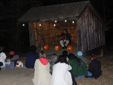 Photo by Kevin McCall
Live music being played at the Hallowgreen event