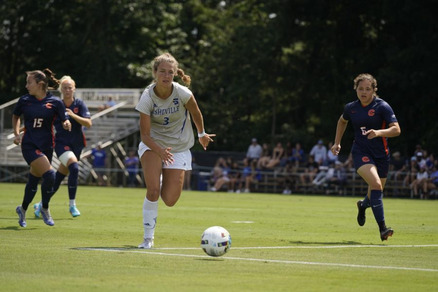 Midfielder Lindi Clark chases after the ball in the opposing half. 
