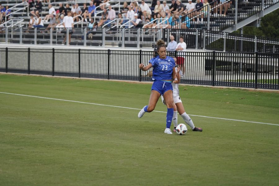 Junior Kaiya Boyd fights for a Wofford defender for the ball. 