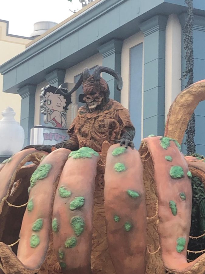 The Pumpkin Lord welcomes those that enter Universal.
