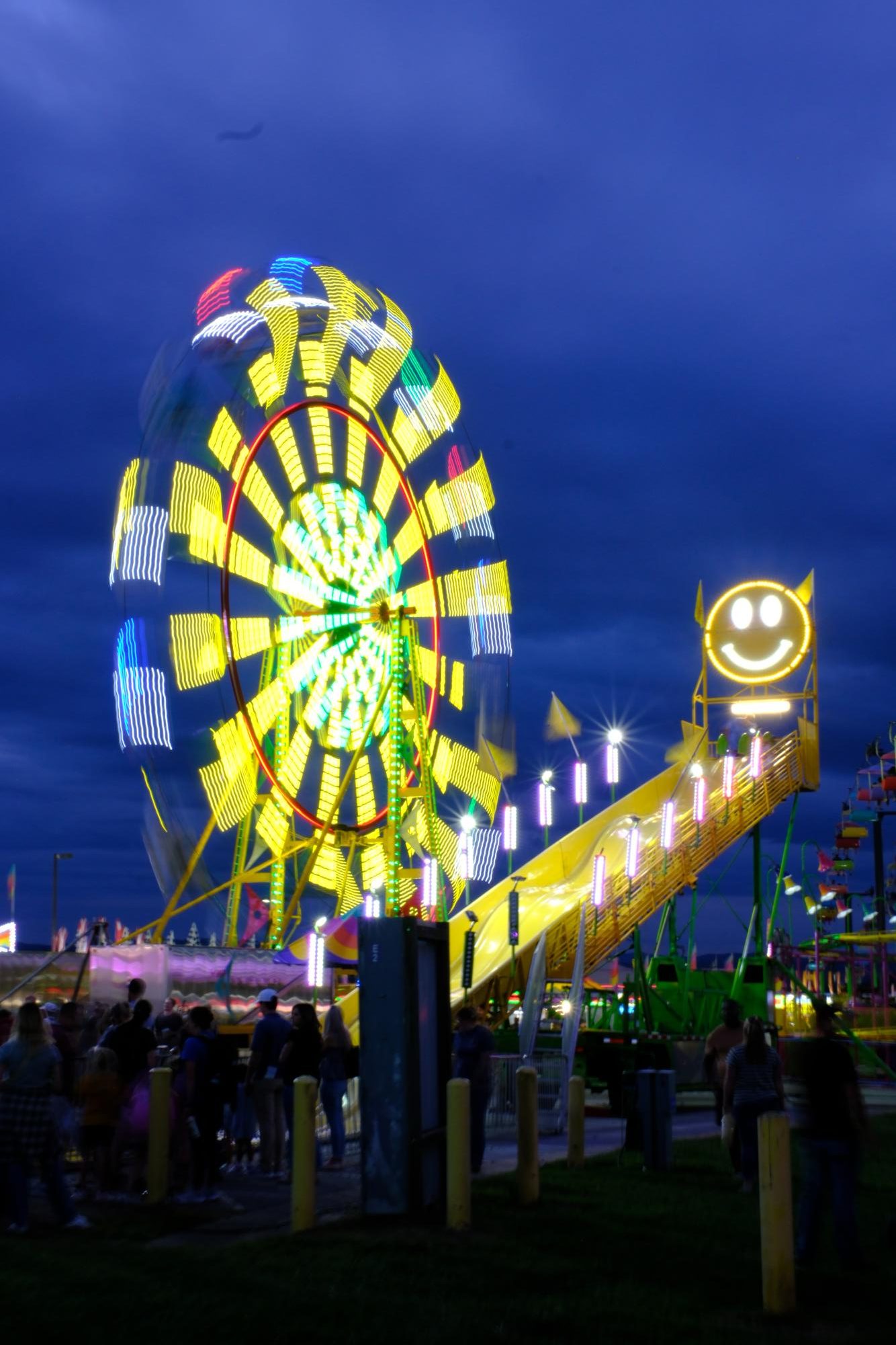 The Super Slide and Seattle wheel proudly stand tall above the crowds.